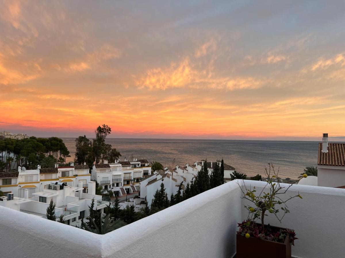 On The Beach - Penthouse On The Mediterranean エステポナ エクステリア 写真